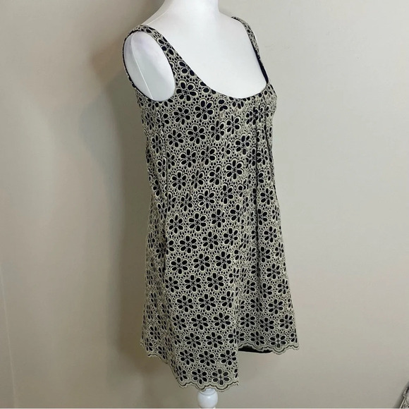 THREAD Social Embroidered Strap Midj Dress Pockets Overlay Black White Floral 0 - Picture 5 of 10